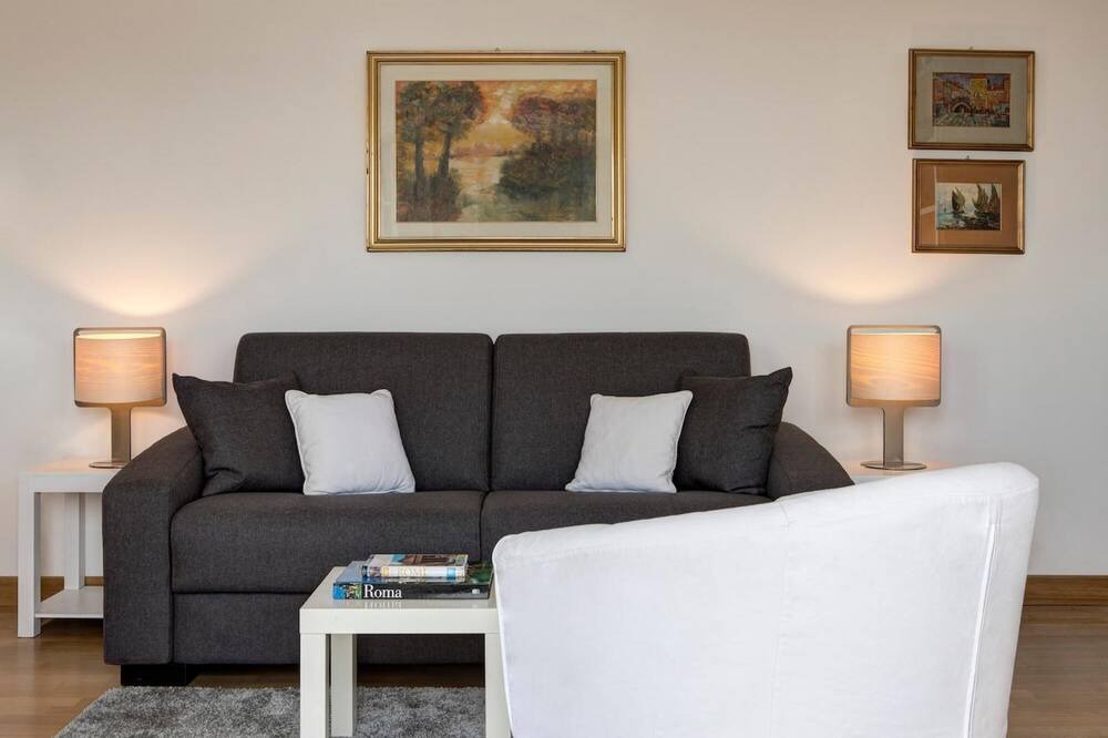 Photo of Livingroom in Quartiere XIII Aurelio