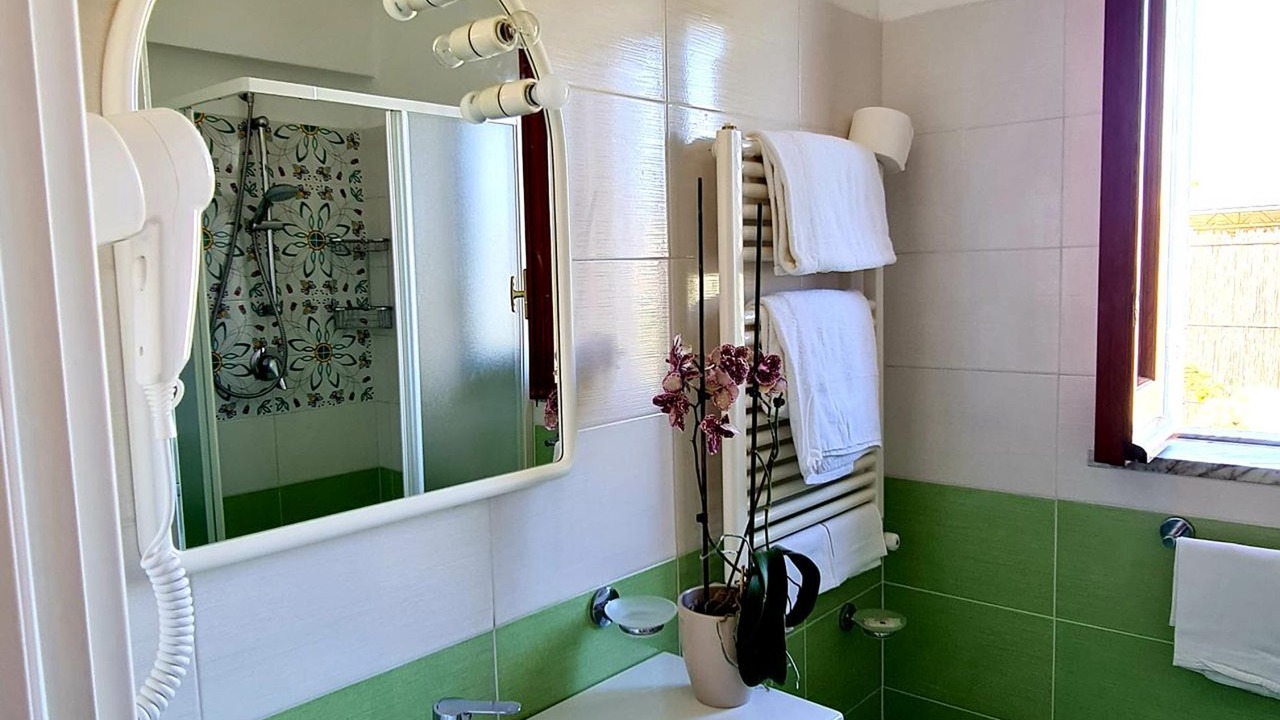 Photo of Bathroom in Forio