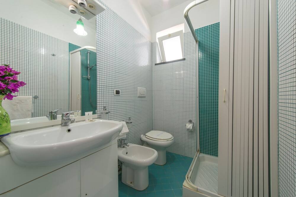 Photo of Bathroom in Furore