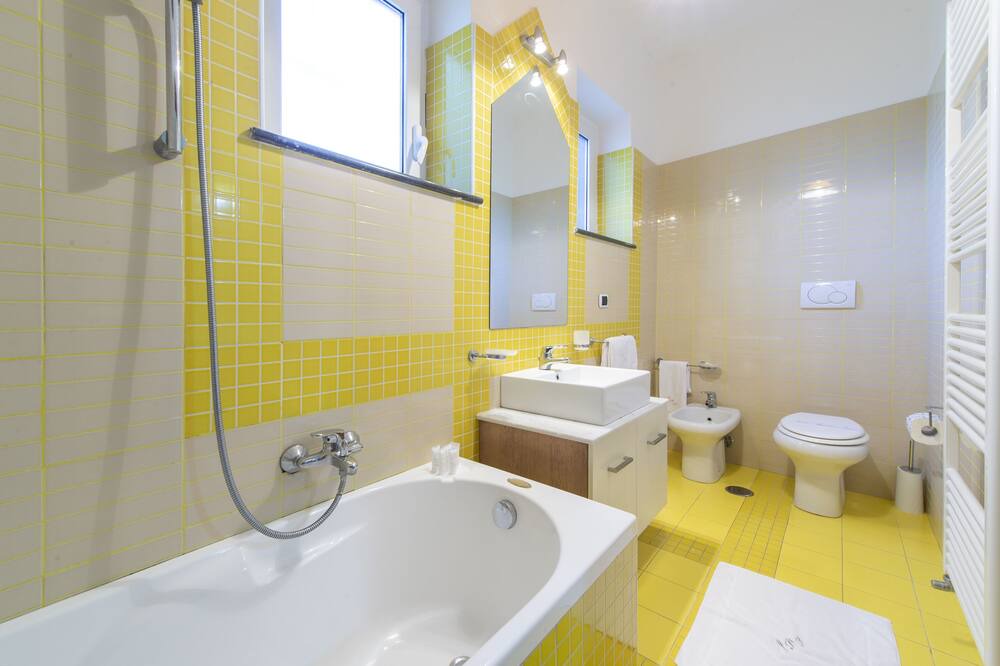 Photo of Bathroom in Furore