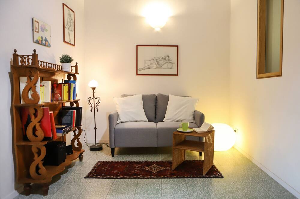 Photo of Livingroom in Naples City Centre