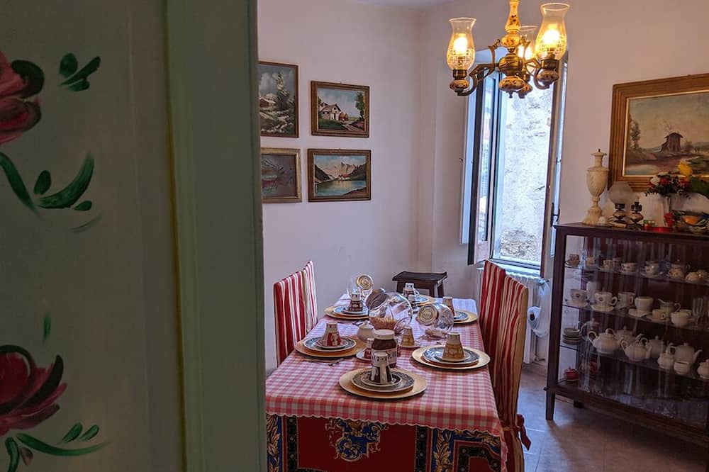 Photo of Kitchen in Petina