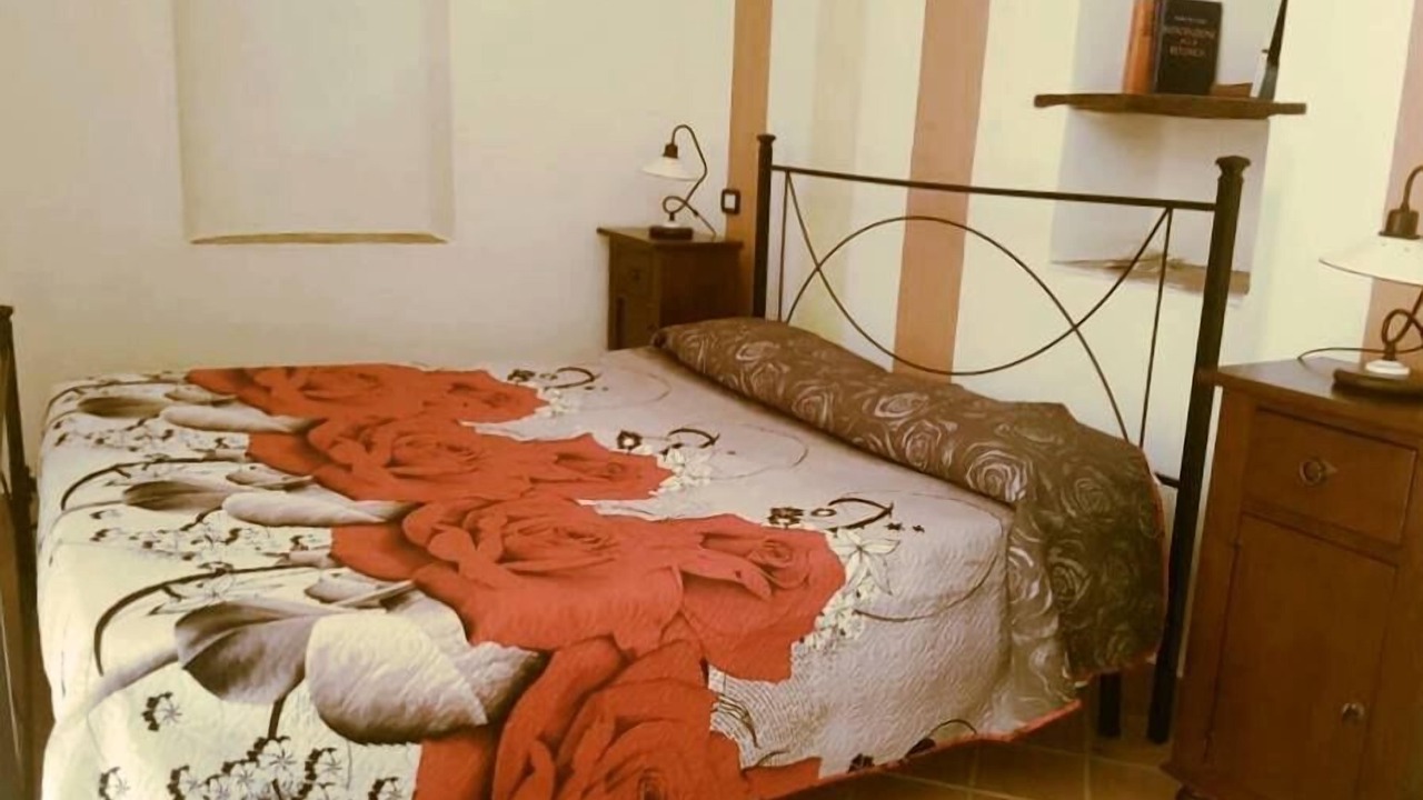 Photo of Bedroom in Patti