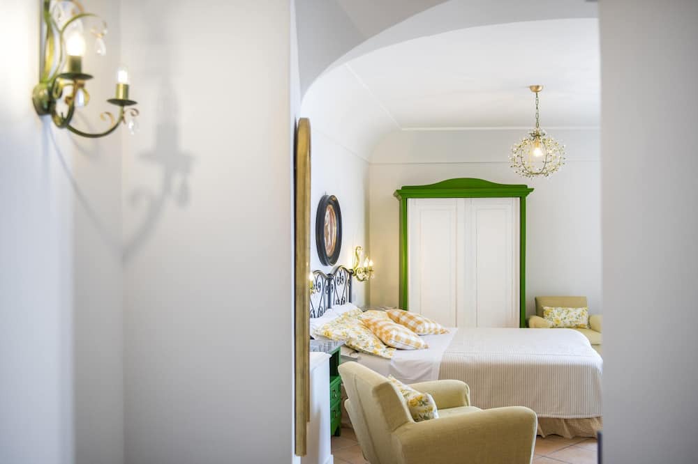 Photo of Livingroom in Path of the Gods