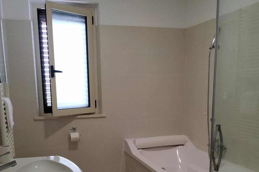 Photo of Bathroom in Penne