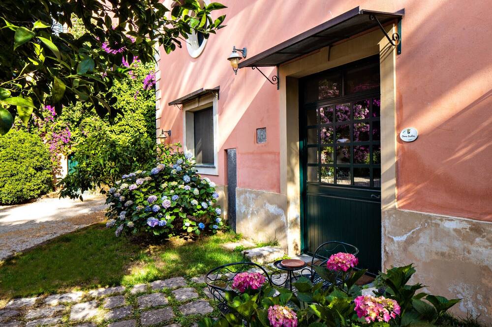 Photo of Outdoor in Nola