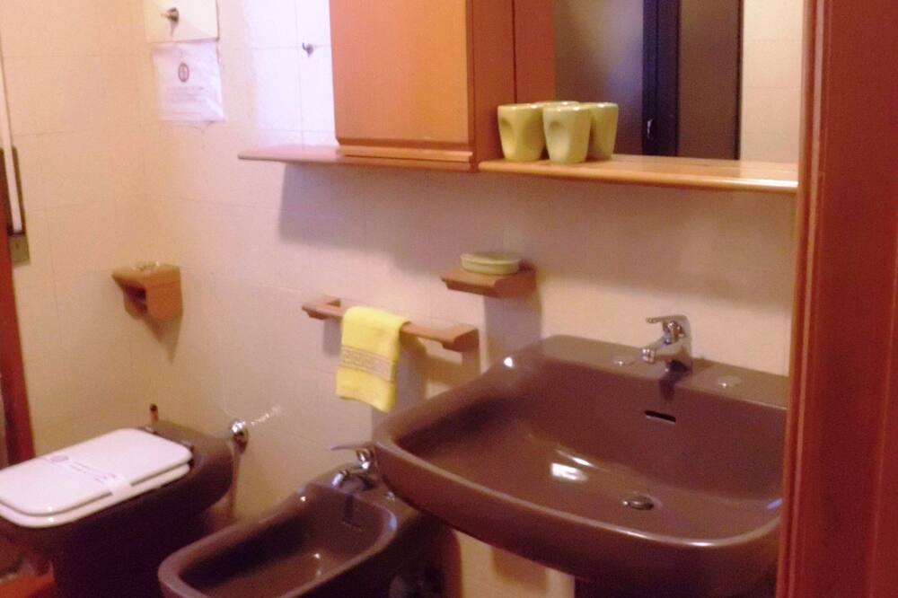 Photo of Bathroom in Trecase