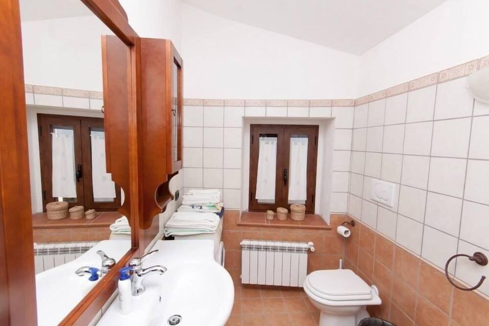 Photo of Bathroom in Scapoli