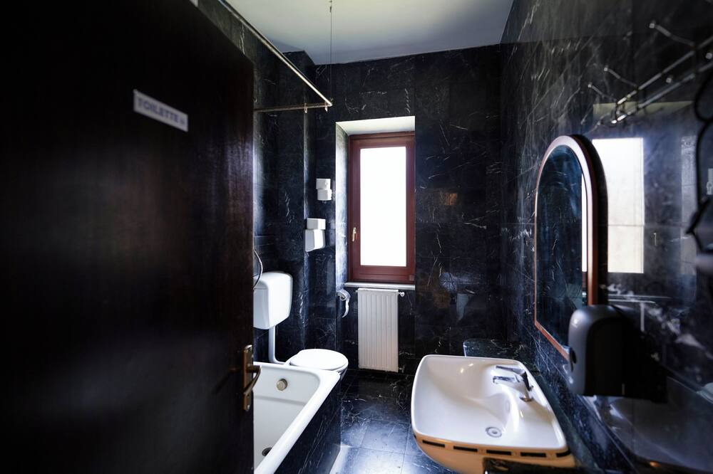 Photo of Bathroom in Naples