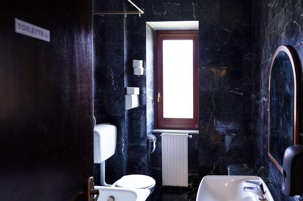 Photo of Bathroom in Naples