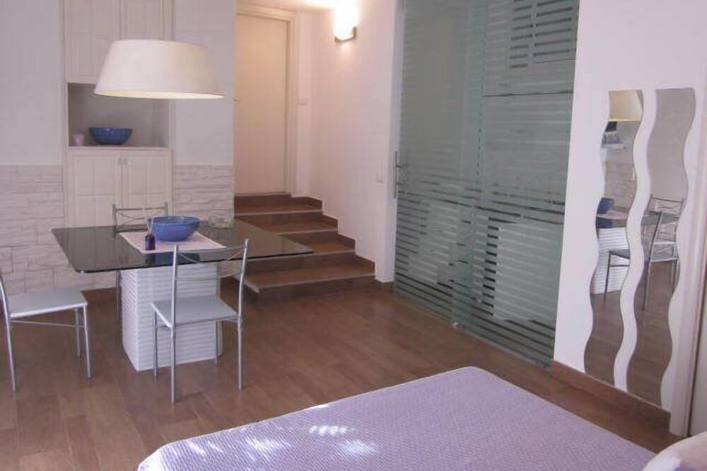 Photo of Bedroom in Meta