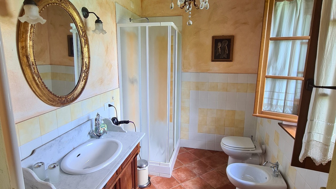 Photo of Bathroom in Camucia