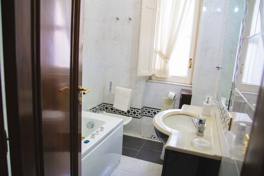 Photo of Bathroom in Arenella