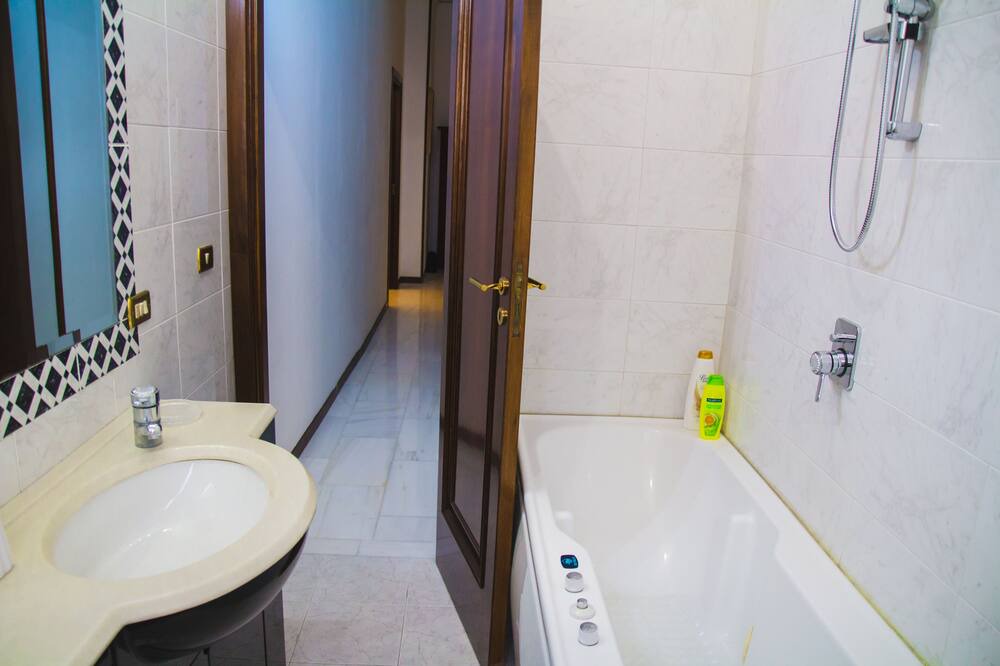 Photo of Bathroom in Arenella