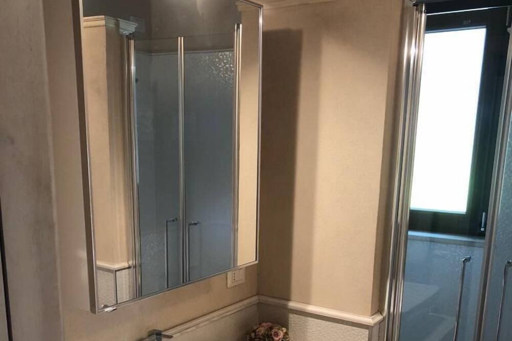 Photo of Bathroom in Locri
