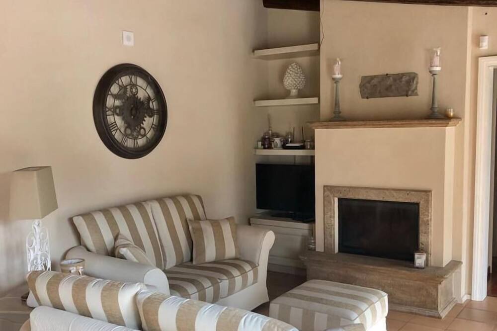 Photo of Livingroom in Locri