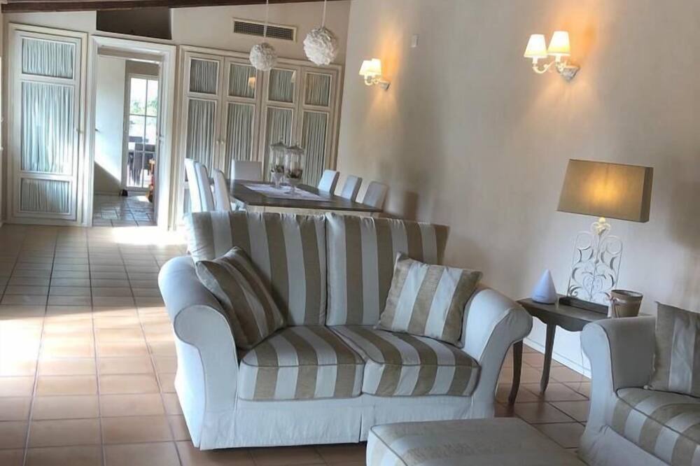 Photo of Livingroom in Locri