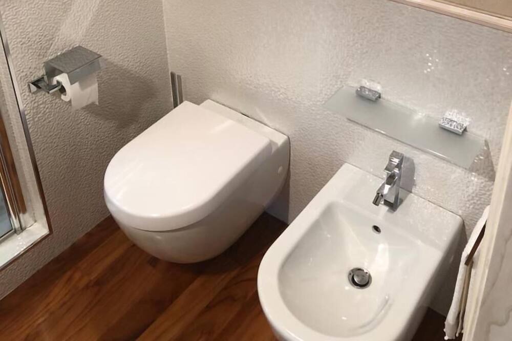 Photo of Bathroom in Locri