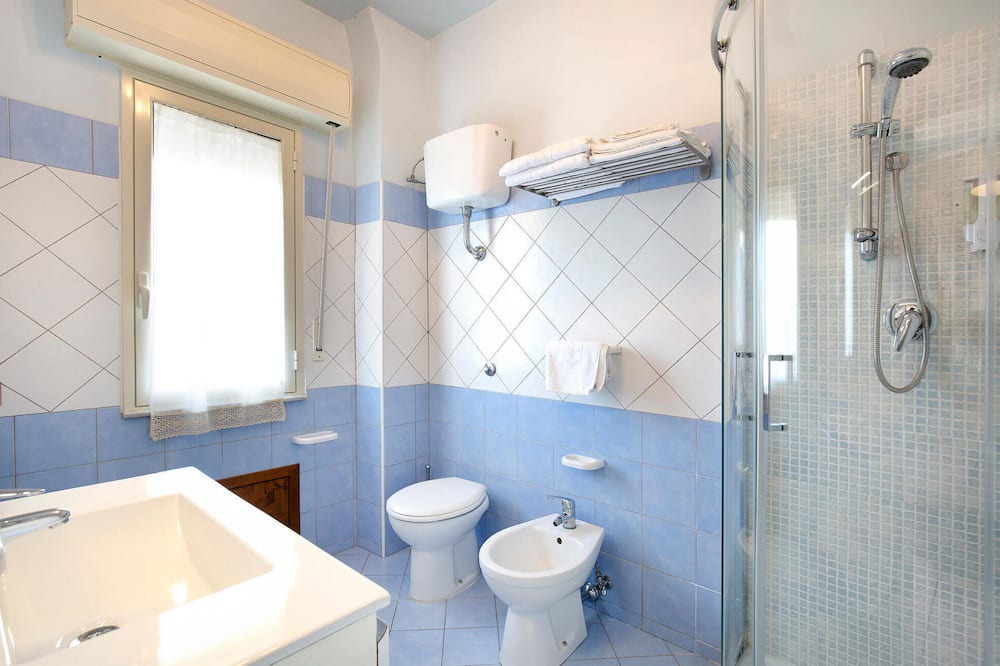 Photo of Bathroom in Villa San Giovanni