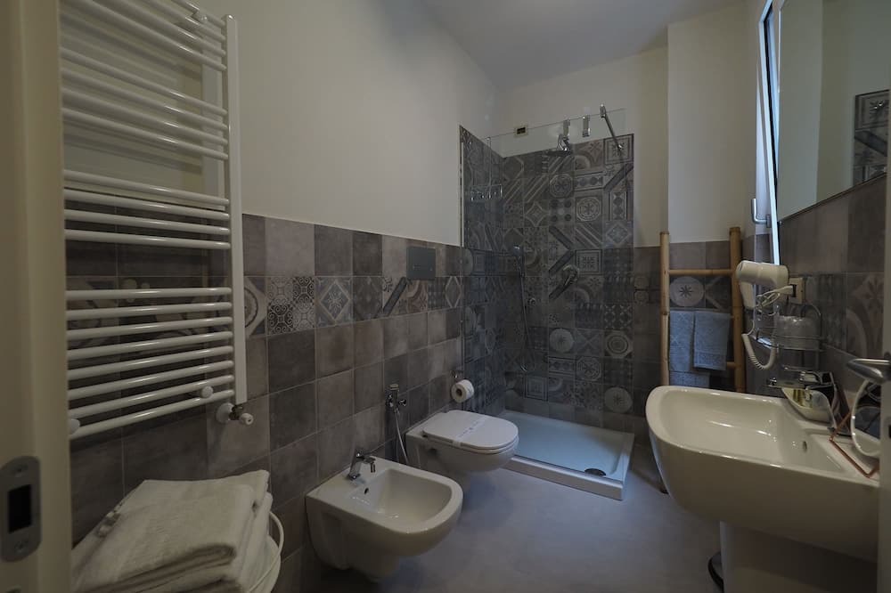 Photo of Bathroom in Nola