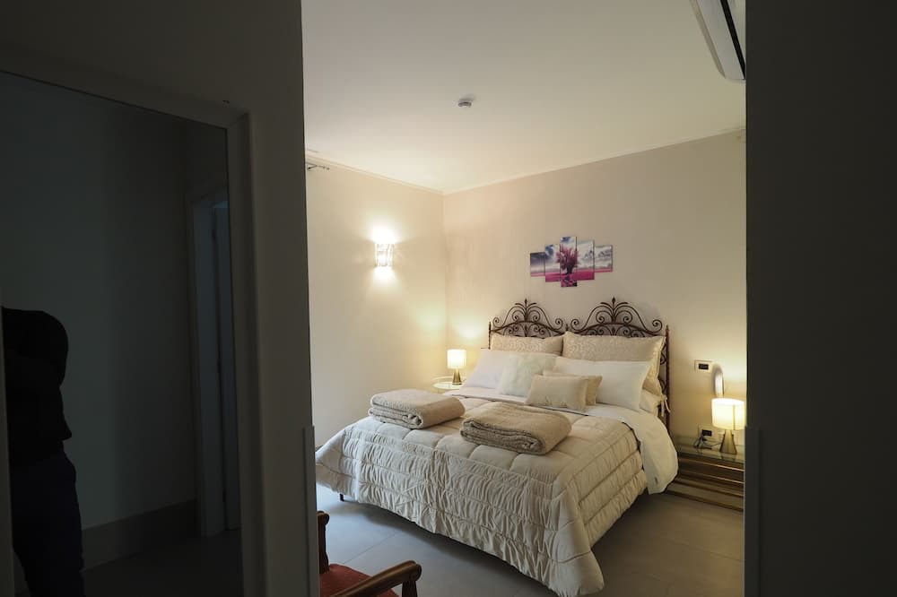 Photo of Bedroom in Nola
