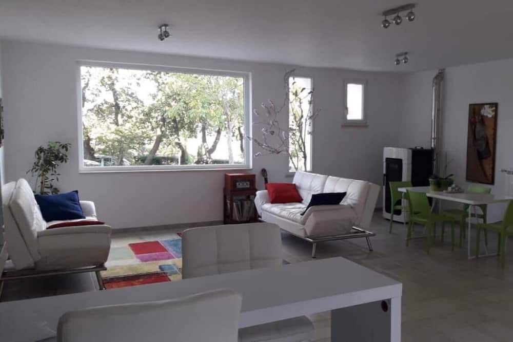 Photo of Livingroom in Paupisi