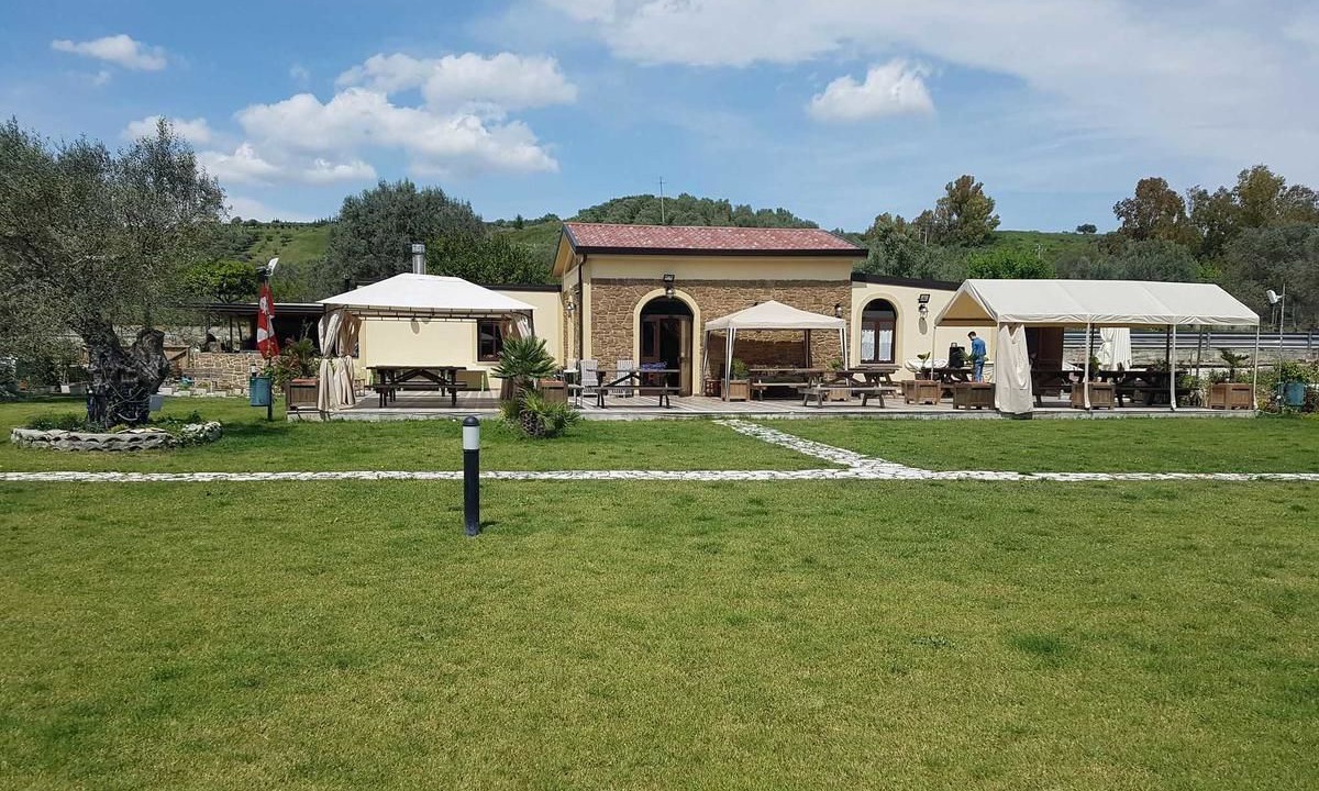 Photo of Outdoor in Bianco