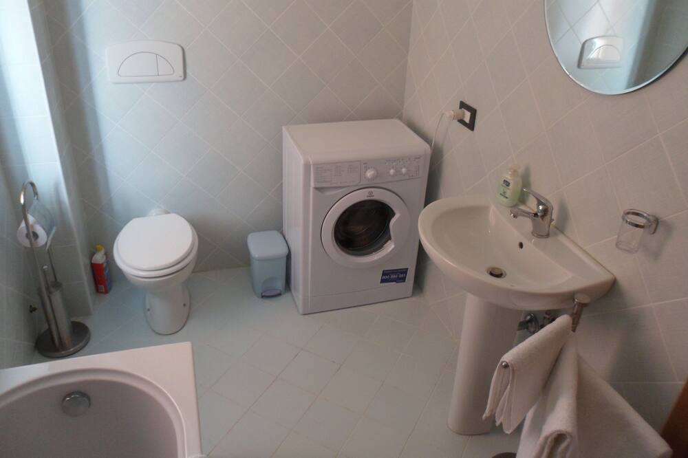 Photo of Bathroom in Caulonia