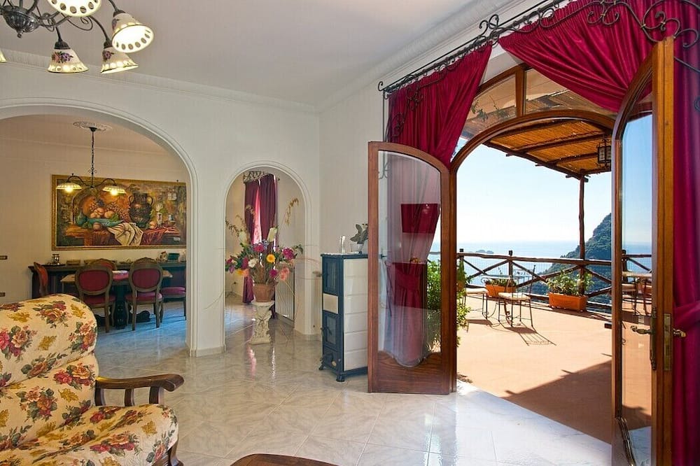 Photo of Livingroom in Montepertuso