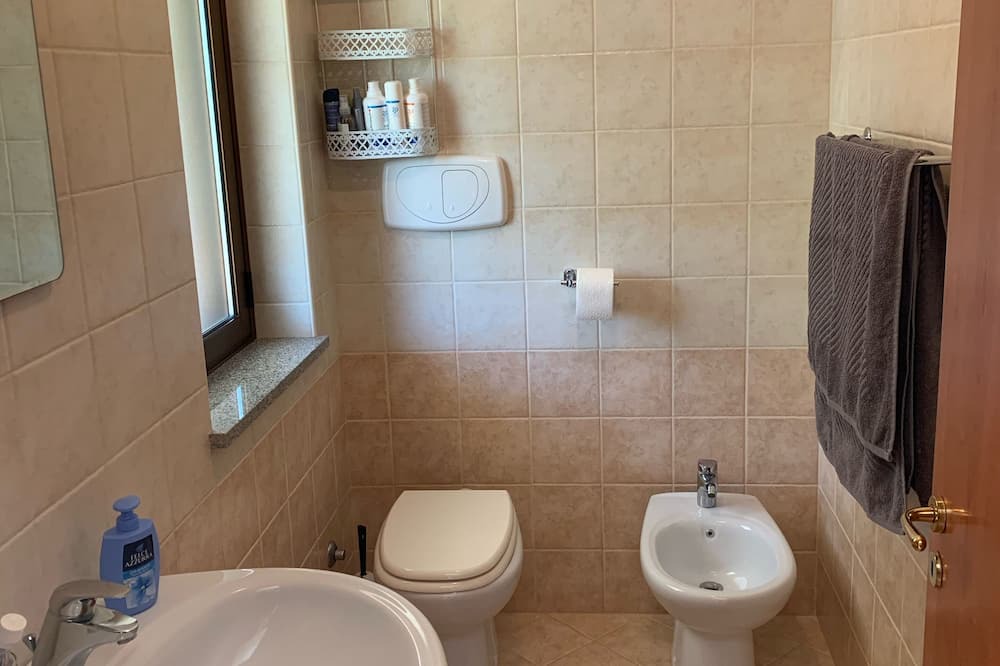 Photo of Bathroom in Caulonia