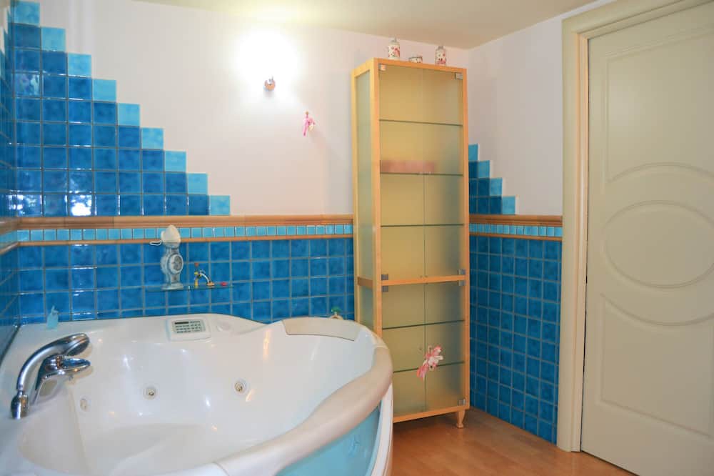 Photo of Bathroom in Naples