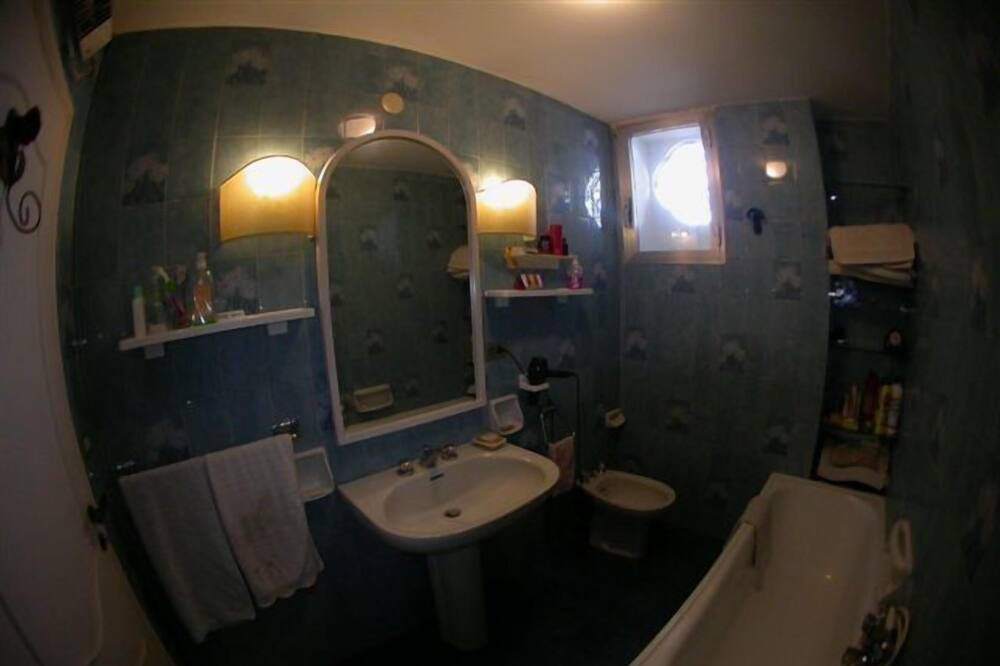 Photo of Bathroom in Marina Grande