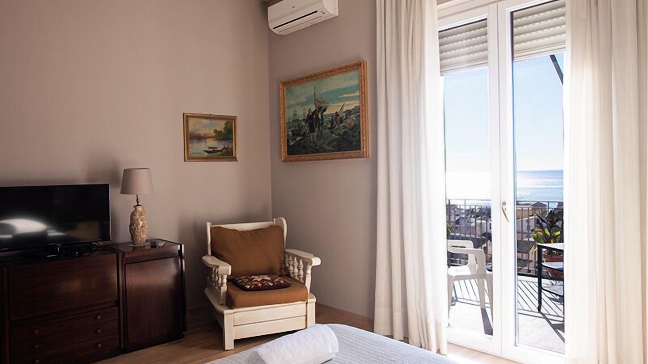 Photo of Bedroom in Historical Downtown Salerno