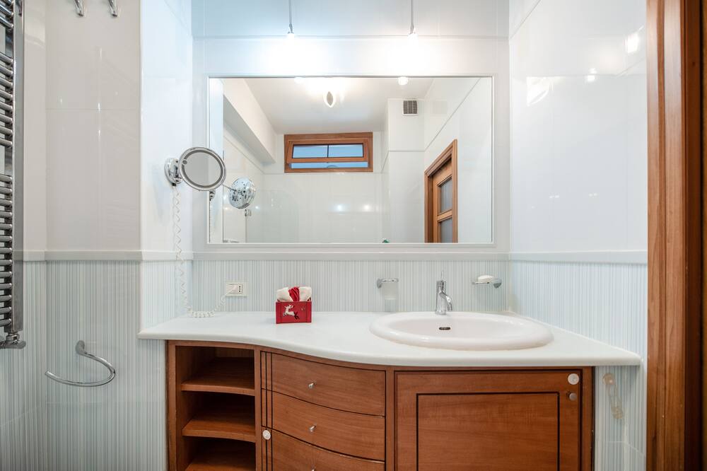 Photo of Bathroom in Fuorigrotta