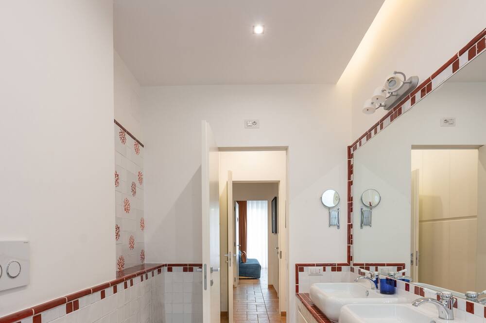 Photo of Bathroom in Santa Lucia