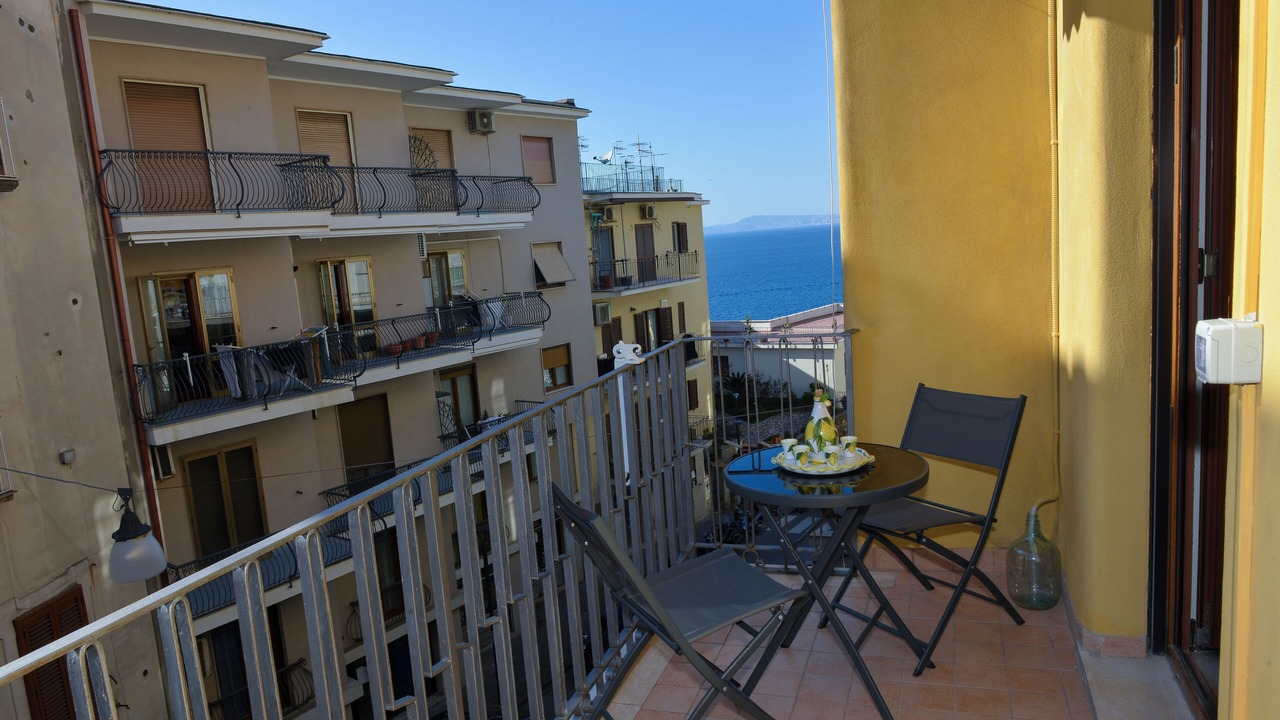 Photo of Patio Balcony in Meta