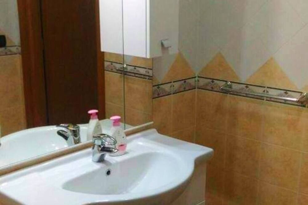 Photo of Bathroom in Cimitile