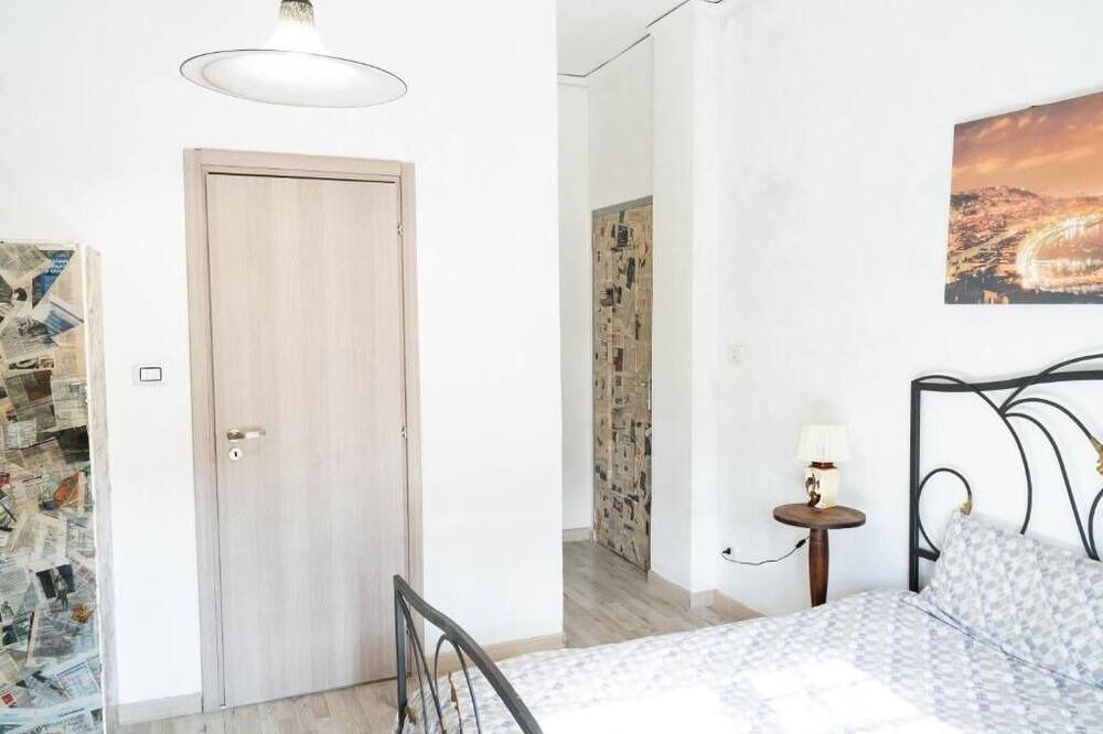 Photo of Bedroom in Secondigliano