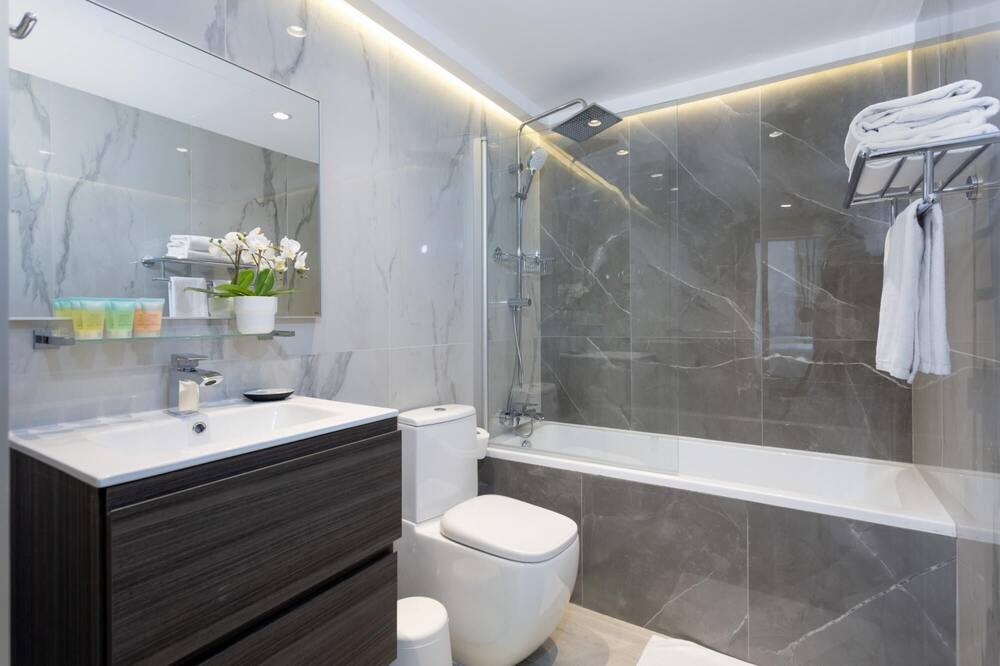 Photo of Bathroom in The Greens
