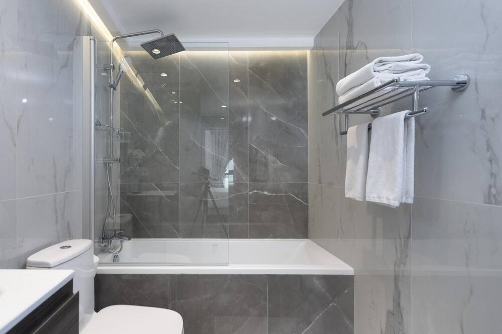 Photo of Bathroom in The Greens
