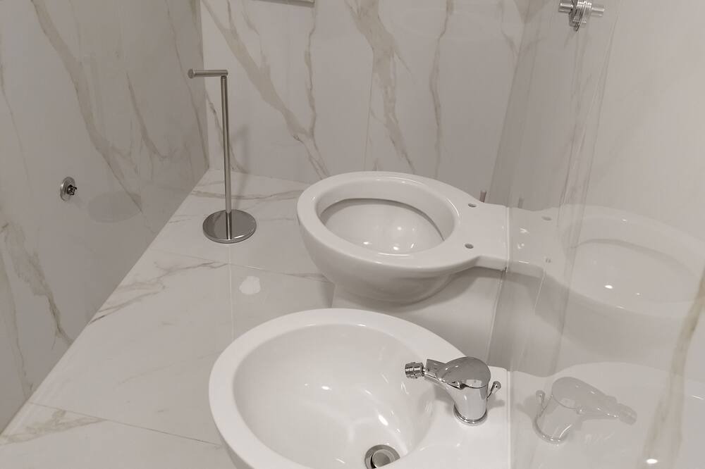 Photo of Bathroom in Naples