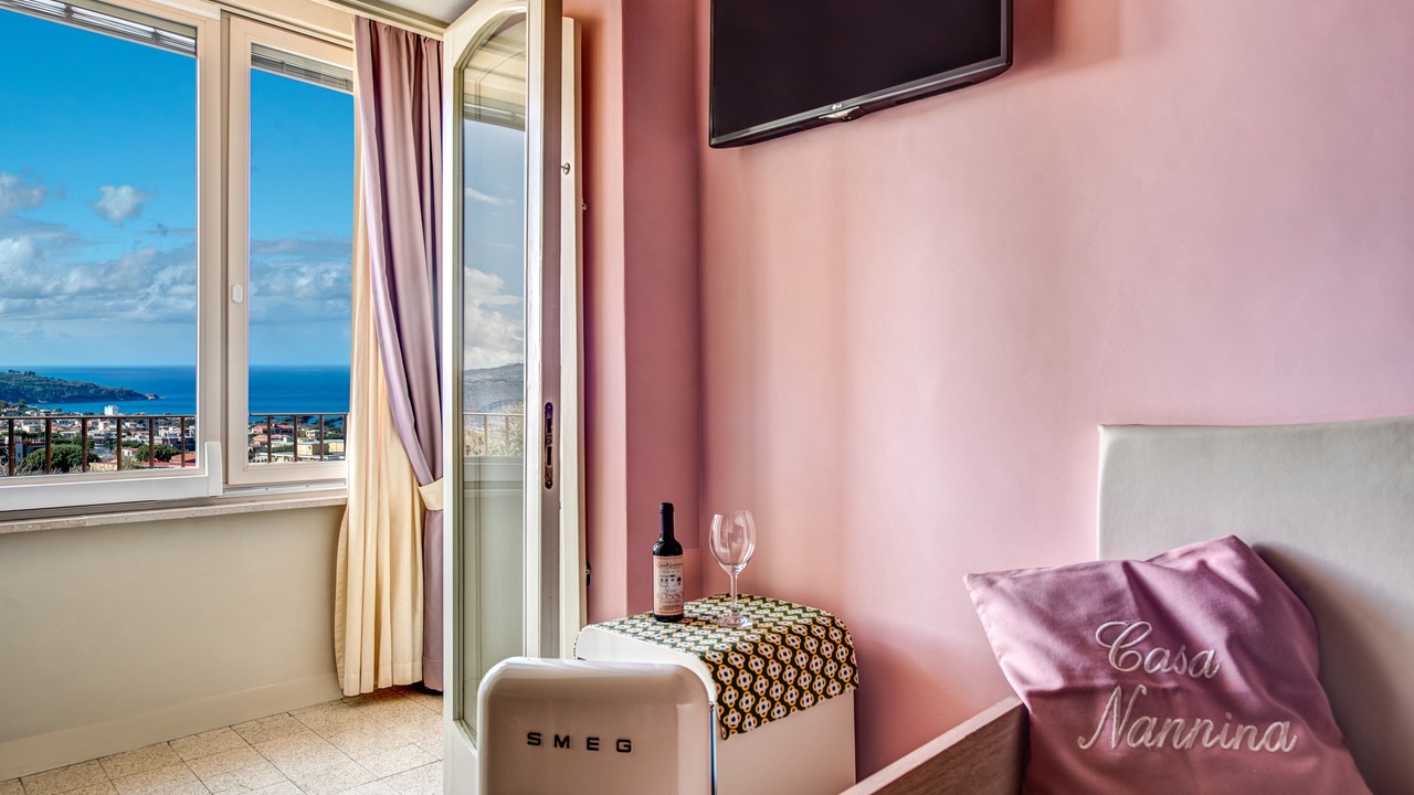 Photo of Bedroom in Meta