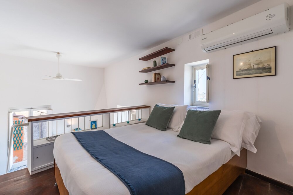 Photo of Bedroom in Mergellina