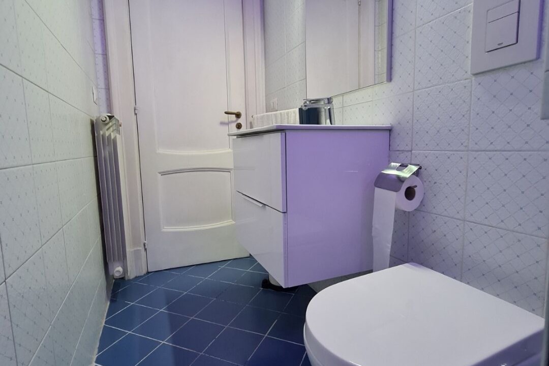 Photo of Bathroom in Naples City Centre
