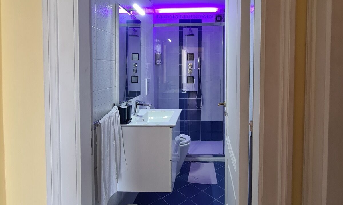 Photo of Bathroom in Naples City Centre