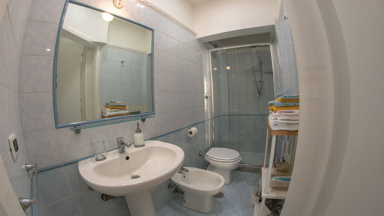 Photo of Bathroom in Quartieri Spagnoli