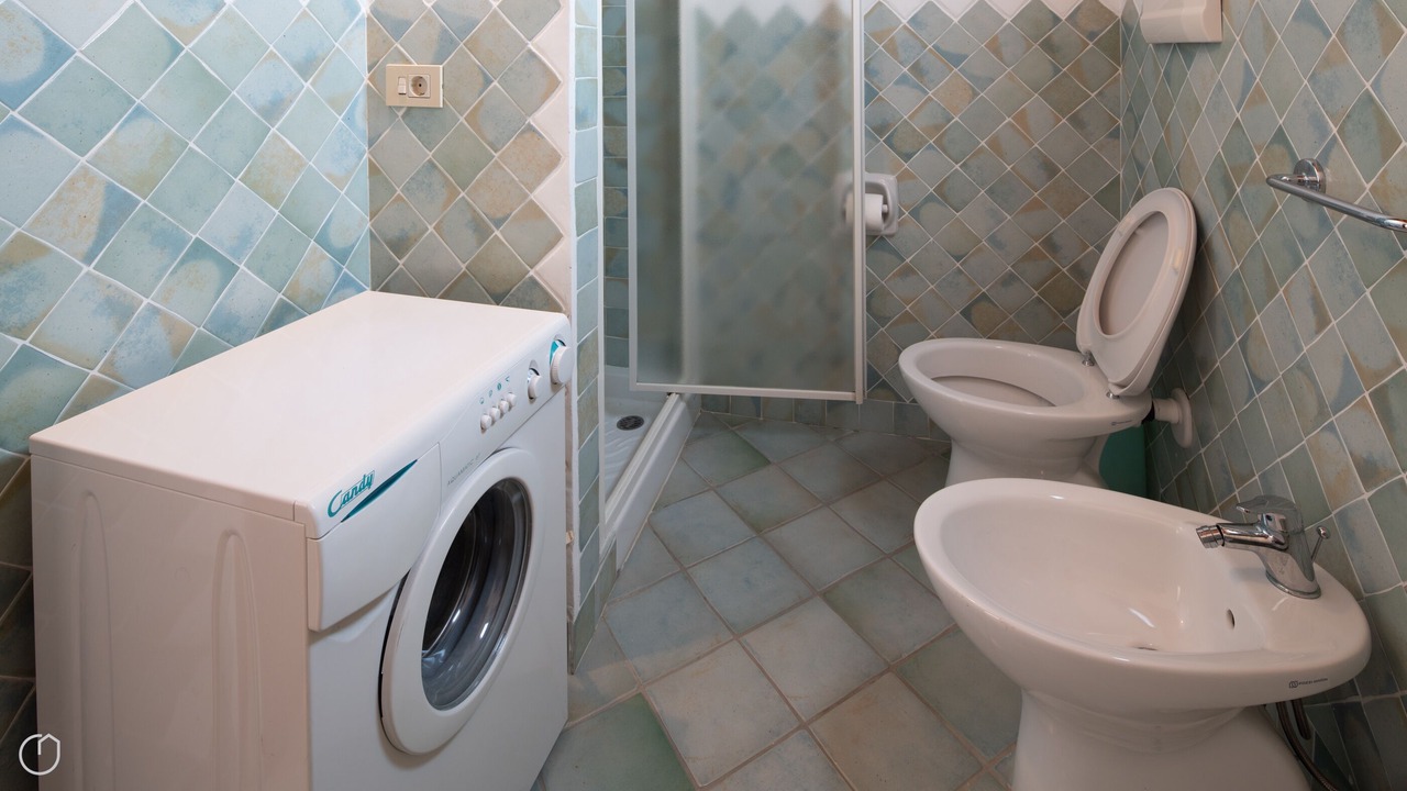 Photo of Bathroom in Case Peschiera-Lu Fraili