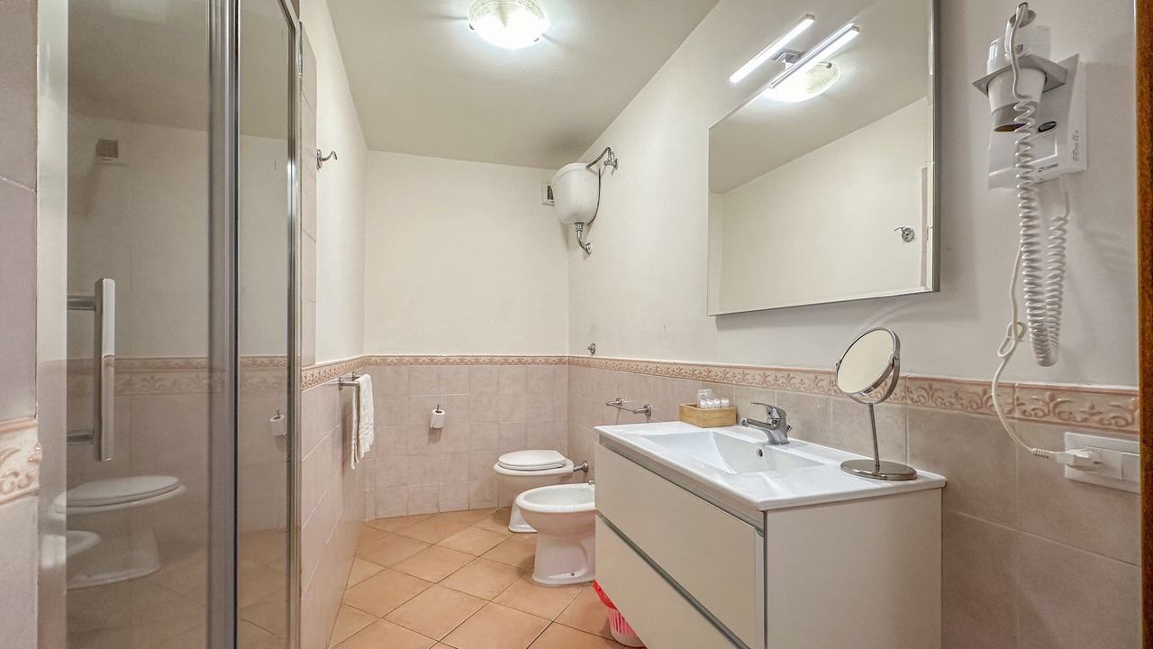 Photo of Bedroom in Meta
