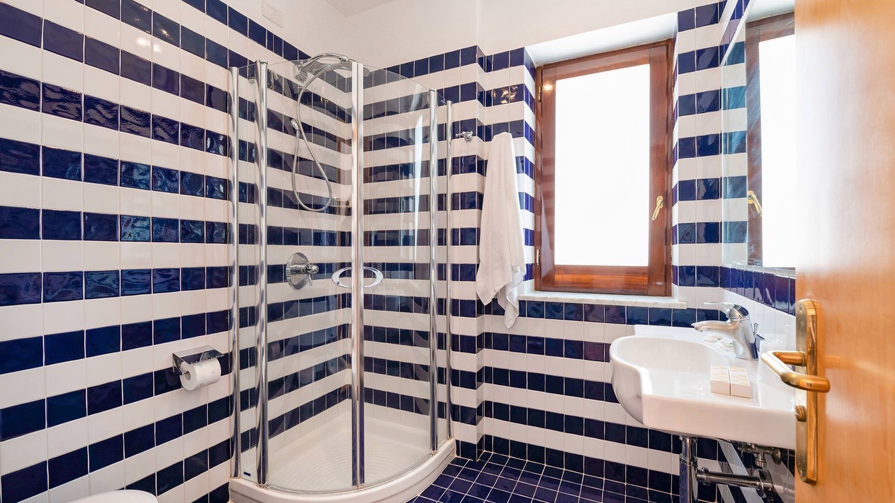 Photo of Bathroom in Sirenuse