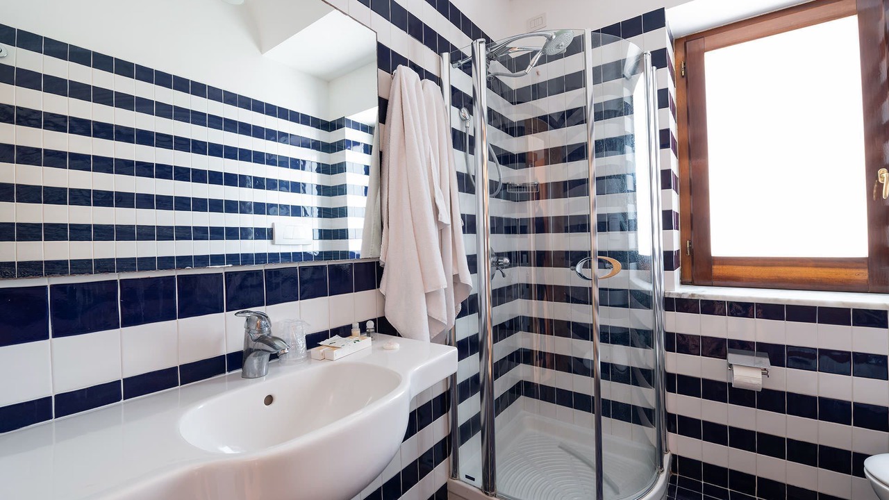 Photo of Bathroom in Sirenuse